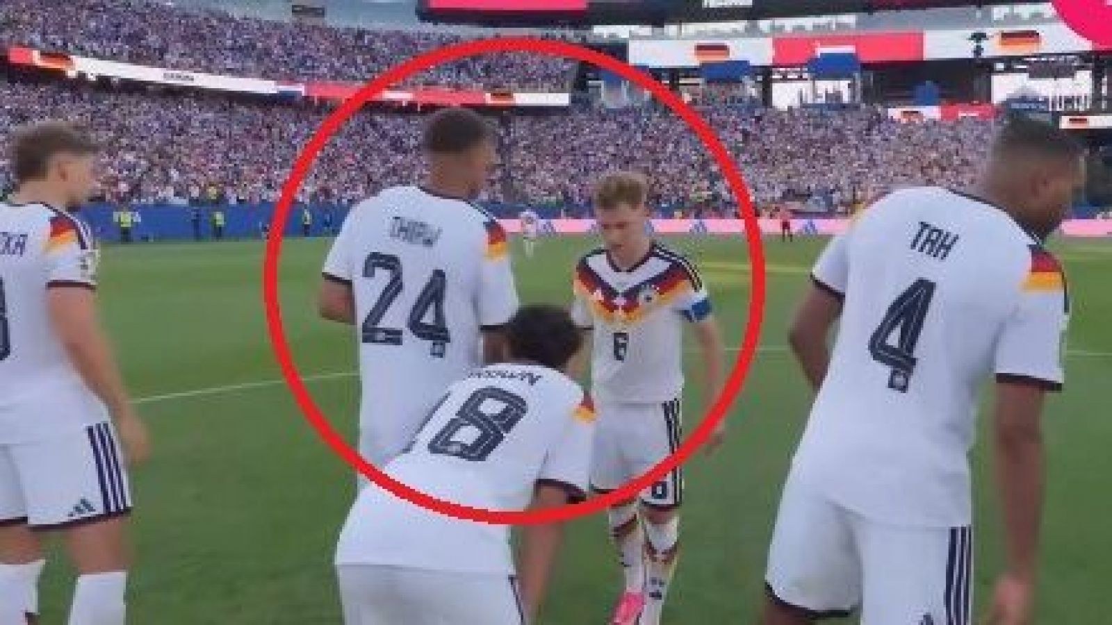 El diálogo quedó registrado: La escena que generó un escándalo en Alemania
