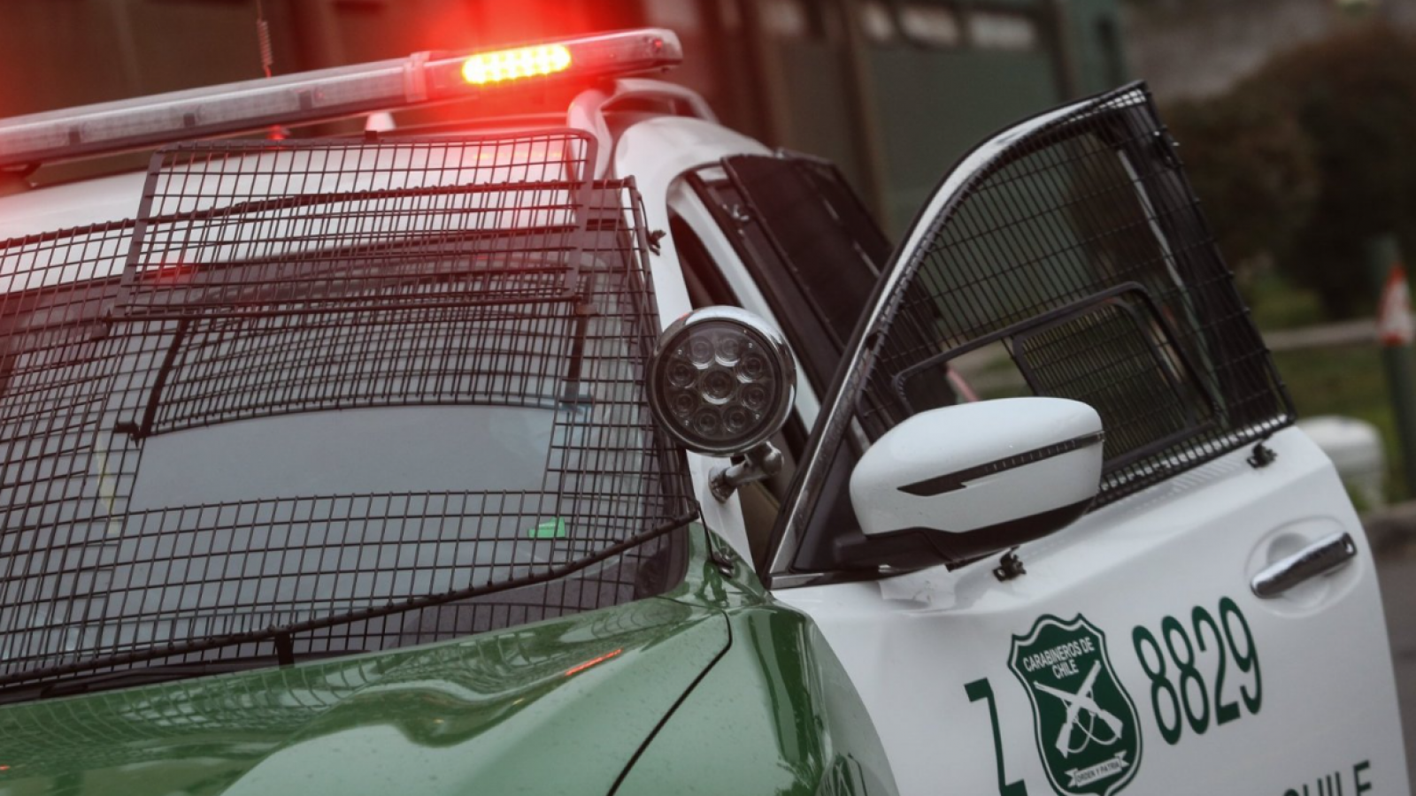 Le cortó dos dedos con un hacha: Mujer acusa amenazas de su agresor luego de cumplir condena en Puerto Montt

