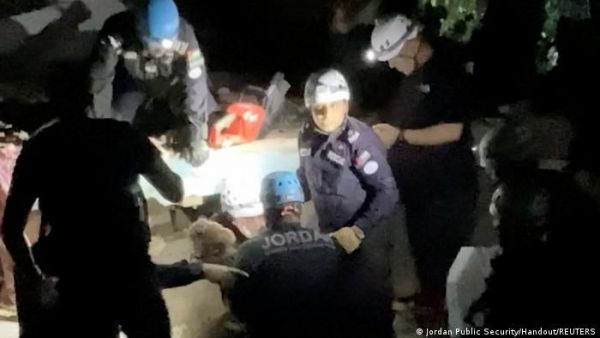 Rescatan a niño en Venezuela seis días después del terremoto
