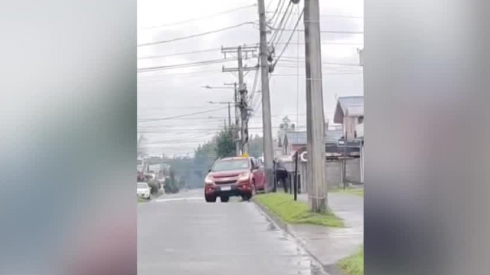 <p>Conductor intentó atropellar a un joven en Temuco: la víctima se defendió con un palo</p>
