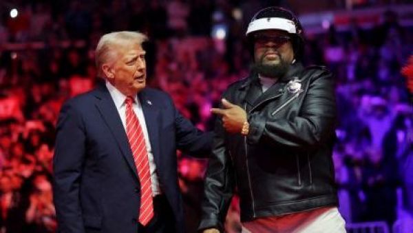 Trump por muerte de fundador de Village People: "Pensaremos en Victor cada vez que suene YMCA"
