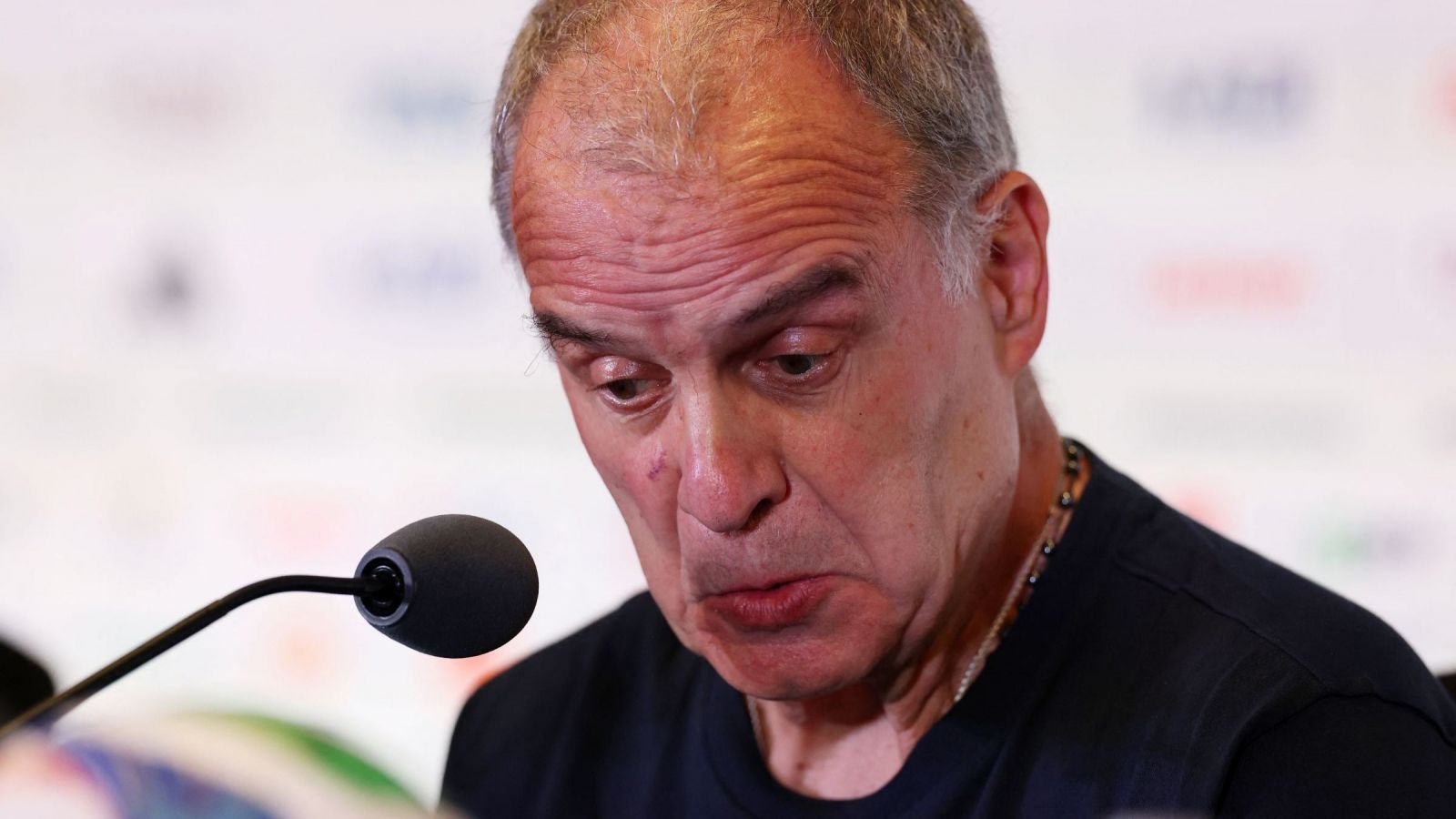 "Un loco por otro loco": Sorpresa por el candidato para reemplazar a Bielsa en Uruguay
