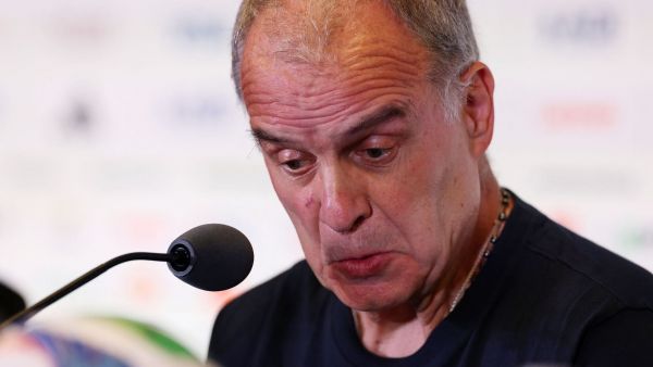 "Un loco por otro loco": Sorpresa por el candidato para reemplazar a Bielsa en Uruguay

