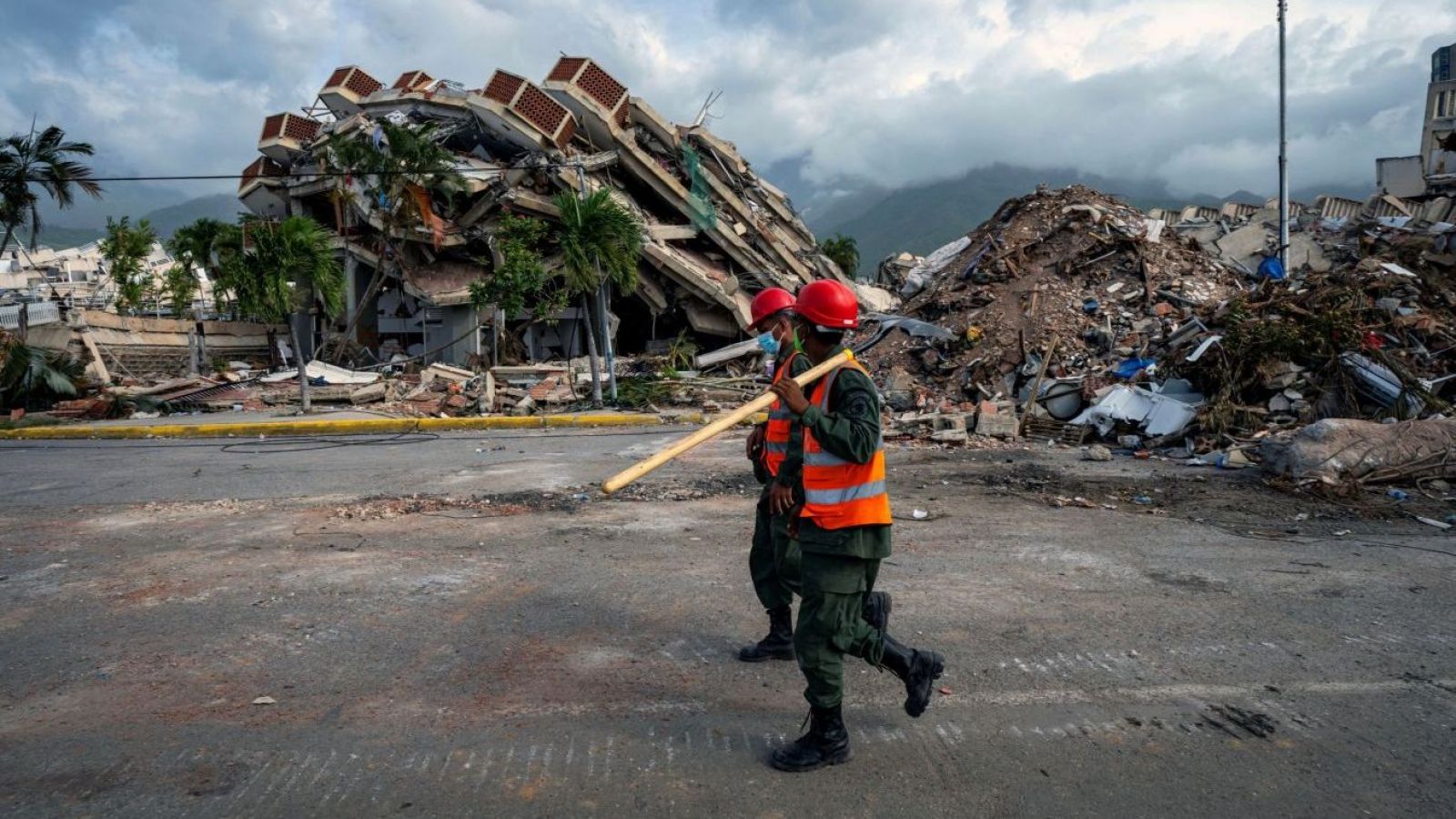 <p>McDonald's en Venezuela fue transformado en un centro de atención médica tras la emergencia en La Guaira</p>
