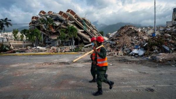 <p>McDonald's en Venezuela fue transformado en un centro de atención médica tras la emergencia en La Guaira</p>McDonald's en Venezuela fue transformado en un centro de atención médica tras la emergencia en La Guaira
