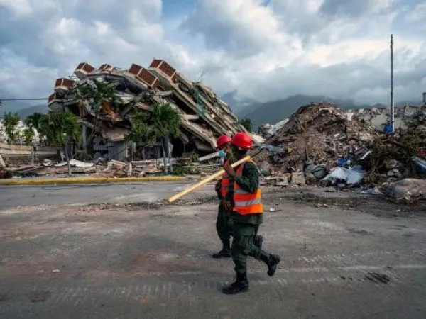 McDonald's en Venezuela fue transformado en un centro de atención médica tras la emergencia en La Guaira