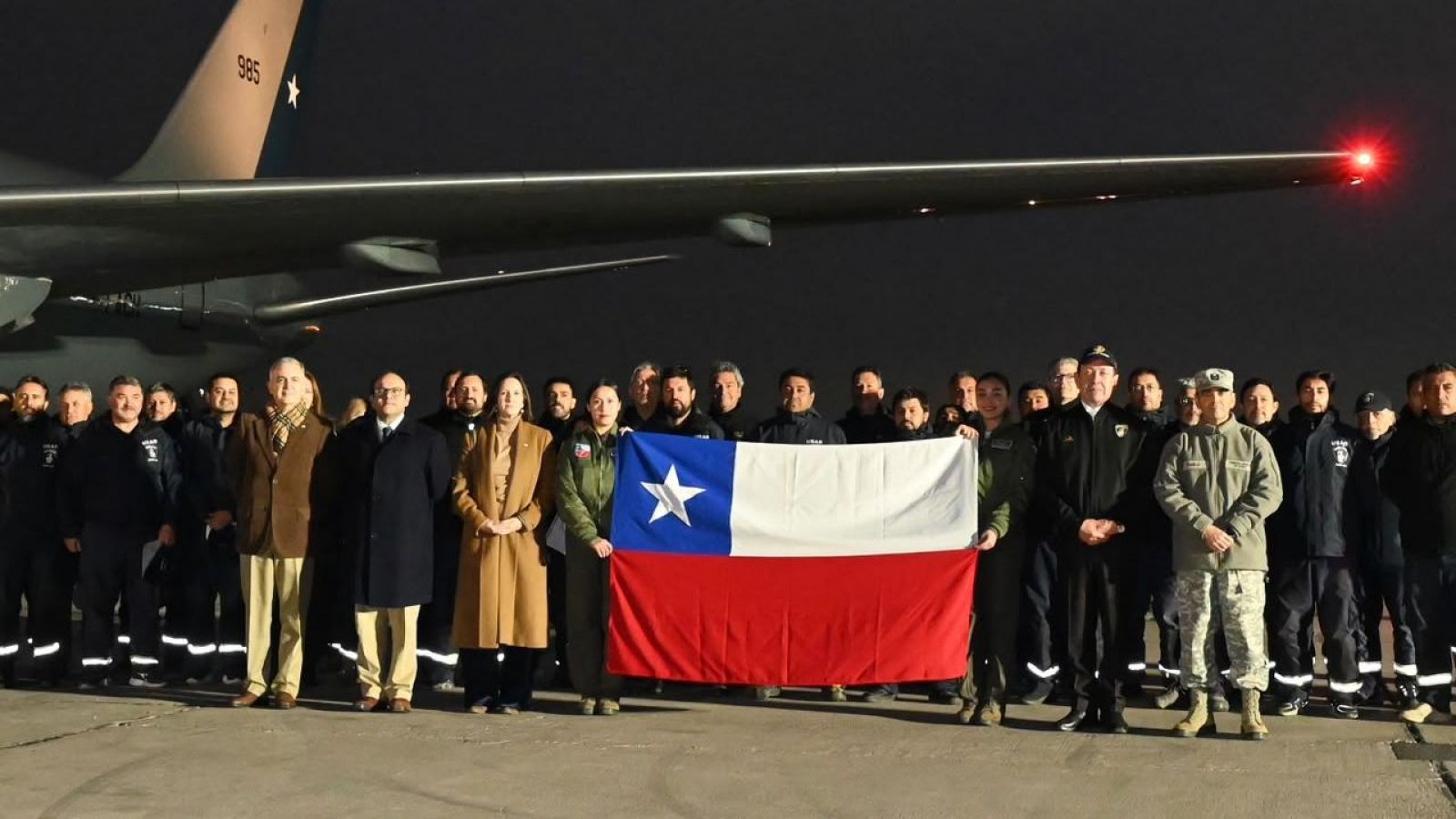 "Representan lo mejor de Chile": Equipo Usar de Bomberos vuelve tras misión de rescate en Venezuela
