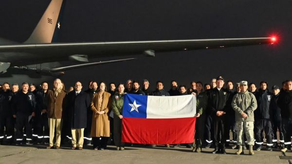 "Representan lo mejor de Chile": Equipo Usar de Bomberos vuelve tras misión de rescate en Venezuela
