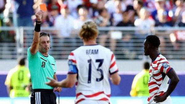 Polémica mundial: FIFA deja sin efecto tarjeta roja a figura de Estados Unidos
