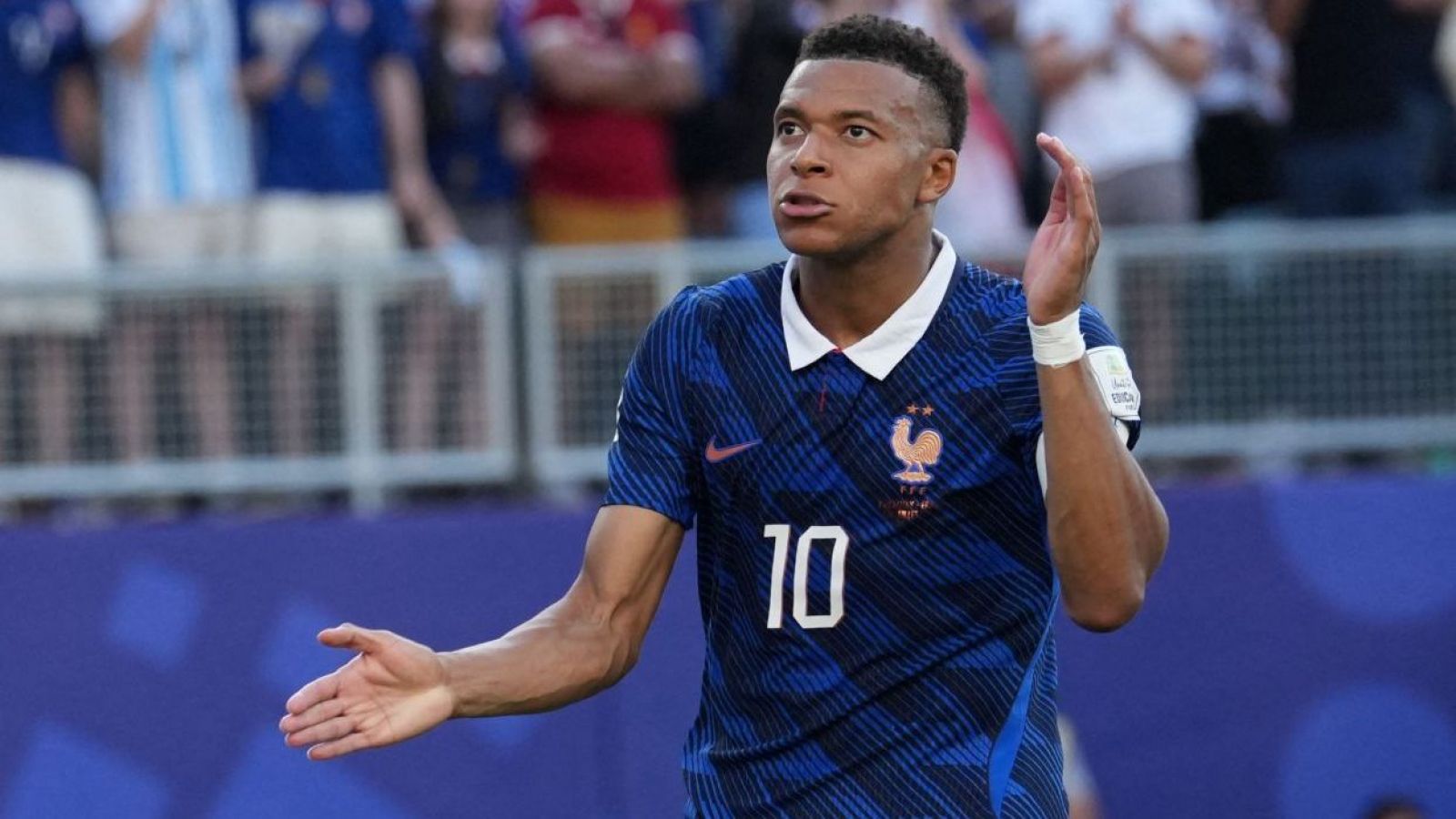 "Mbappé es un bruto que no aprendió ni a escribir; lo más instruido que escuchó eran chimpancés"
