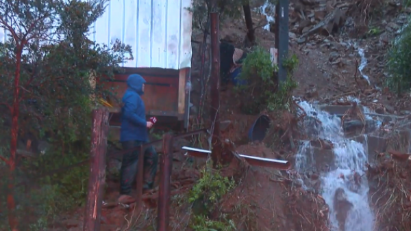 Mucha lluvia en pocas horas provoca inundaciones y daños en la zona sur del país