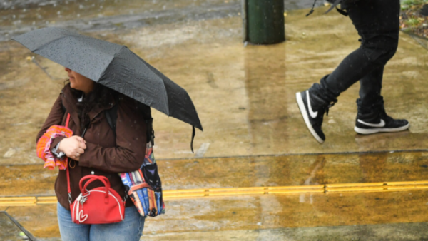 Entregan aviso meteorológico para cinco regiones de la zona centro sur por lluvias
