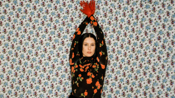 Francisca Valenzuela publica "SOS", el nuevo tema de su próximo disco "Maldita"
