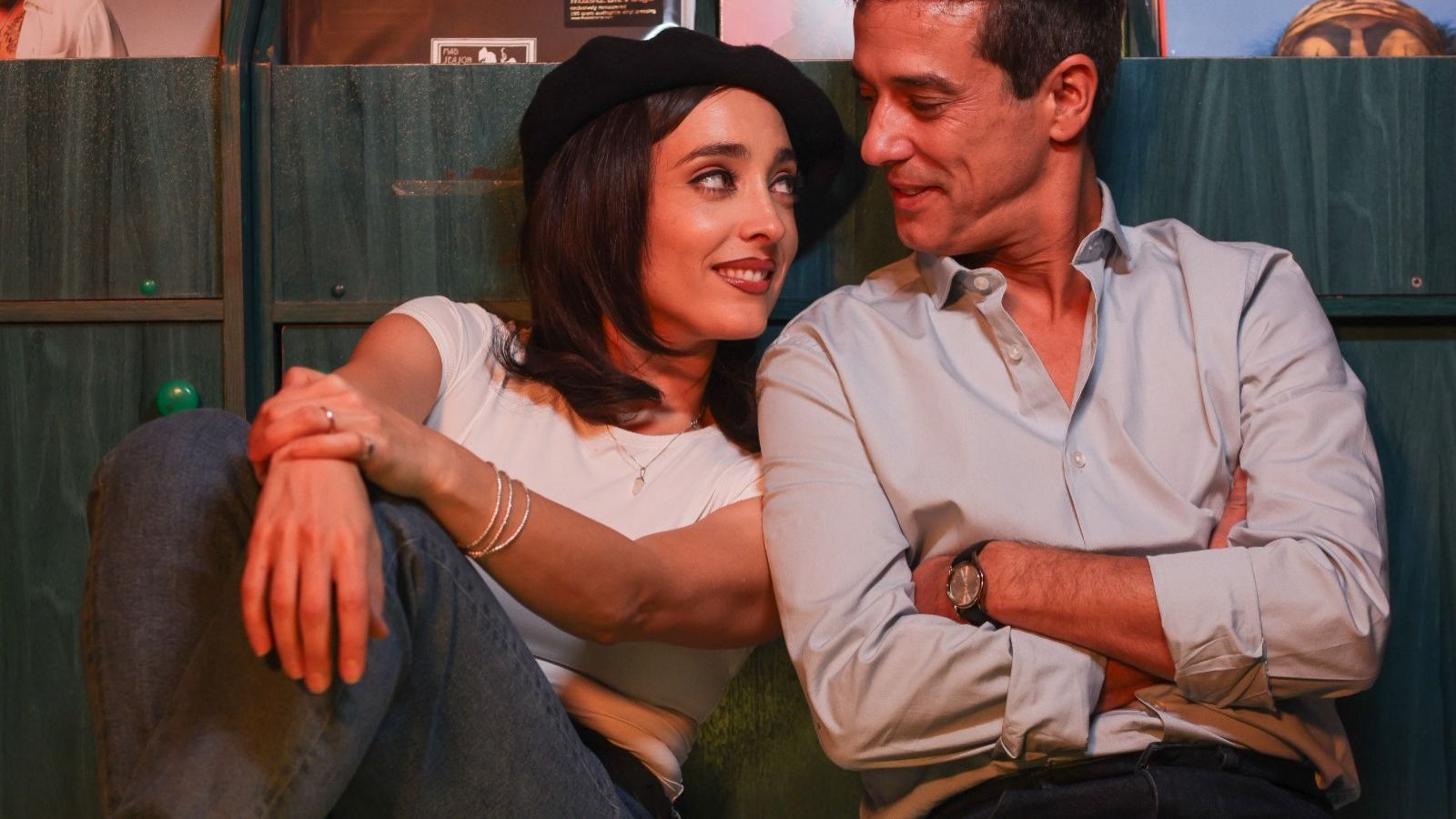 <p>Francisca Walker y Matías Oviedo protagonizan obra de teatro que revive los clásicos de los 90</p>
