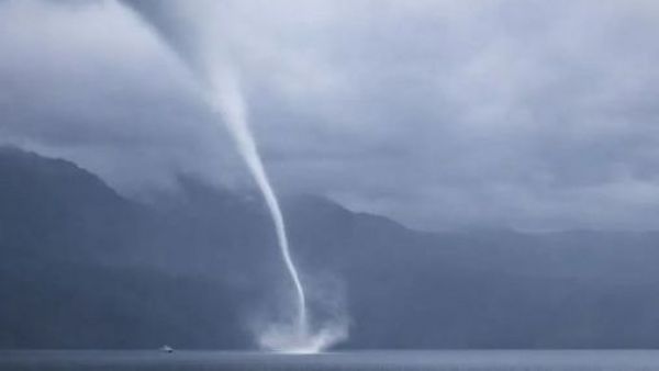 <p>Alerta por posible formación de trombas marinas en cuatro regiones</p>