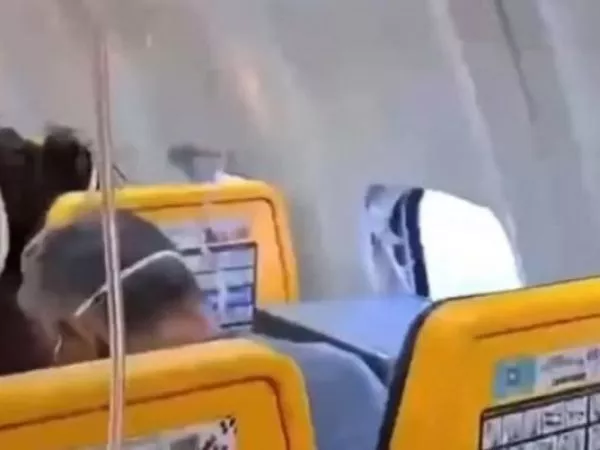 Hombre fue parcialmente succionado por una ventanilla que se rompió en pleno vuelo de Ryanair