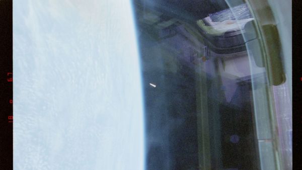 Estados Unidos revela nuevos archivos sobre OVNIS: Astronautas detectaron un objeto no identificado en 1996

