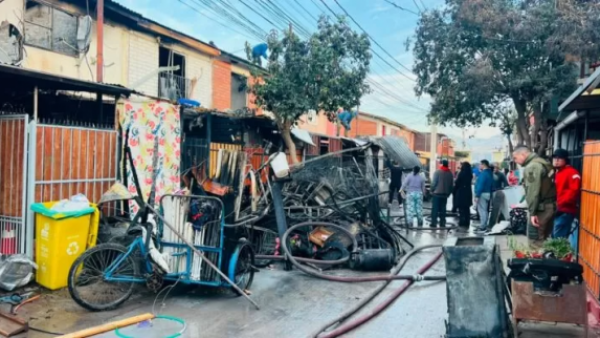 <p>Niño de 11 años muere en incendio en Colina y su hermana de está 3 años desaparecida </p>Niño de 11 años muere en incendio en Colina y su hermana de 3 años está desaparecida
