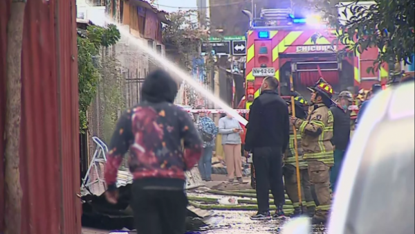<p>Se confirma la muerte de niña de 3 años desaparecida en incendio de Colina</p>Confirman muerte de niña de 3 años que estaba desaparecida en incendio de Colina
