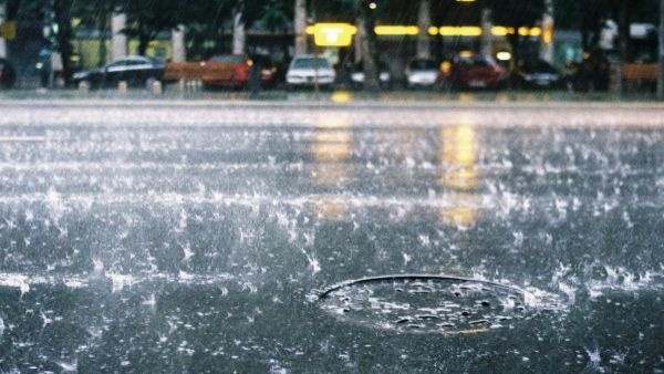 <p>Alerta por fuerte sistema frontal: DMC advierte intensas lluvias en 10 regiones</p>