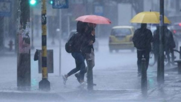 <p>Gobierno declara Emergencia Preventiva en 10 regiones por intenso sistema frontal: pronostican lluvias, viento, nieve y marejadas</p>Gobierno declara Emergencia Preventiva en 10 regiones por intenso sistema frontal: pronostican lluvias, viento, nieve y marejadas
