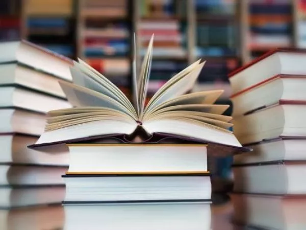 Librería cierra histórica sucursal en Santiago y anuncia venta con descuentos en todos sus libros
