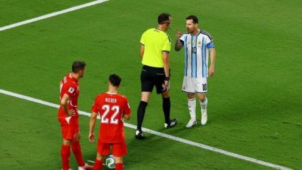 Sorpresa de último minuto: FIFA incluye a un árbitro chileno para el partido Inglaterra vs. Argentina
