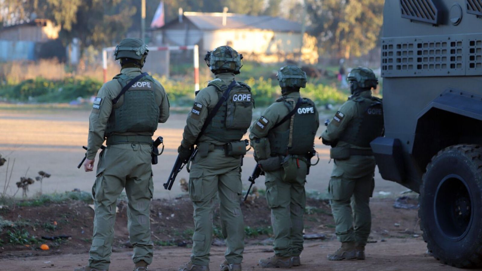 Dos carabineros heridos de bala en Valdivia: uno recibió un disparo en el rostro
