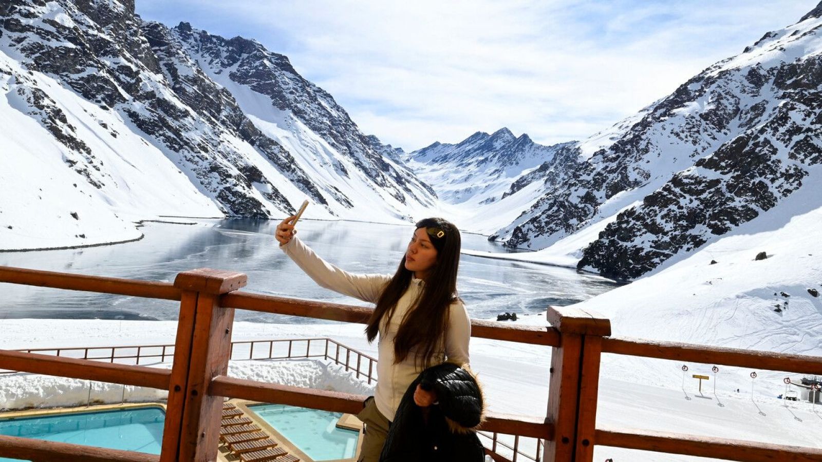 Turismo brasileño gana protagonismo en Santiago: Representa el 77% de las reservas internacionales para este invierno
