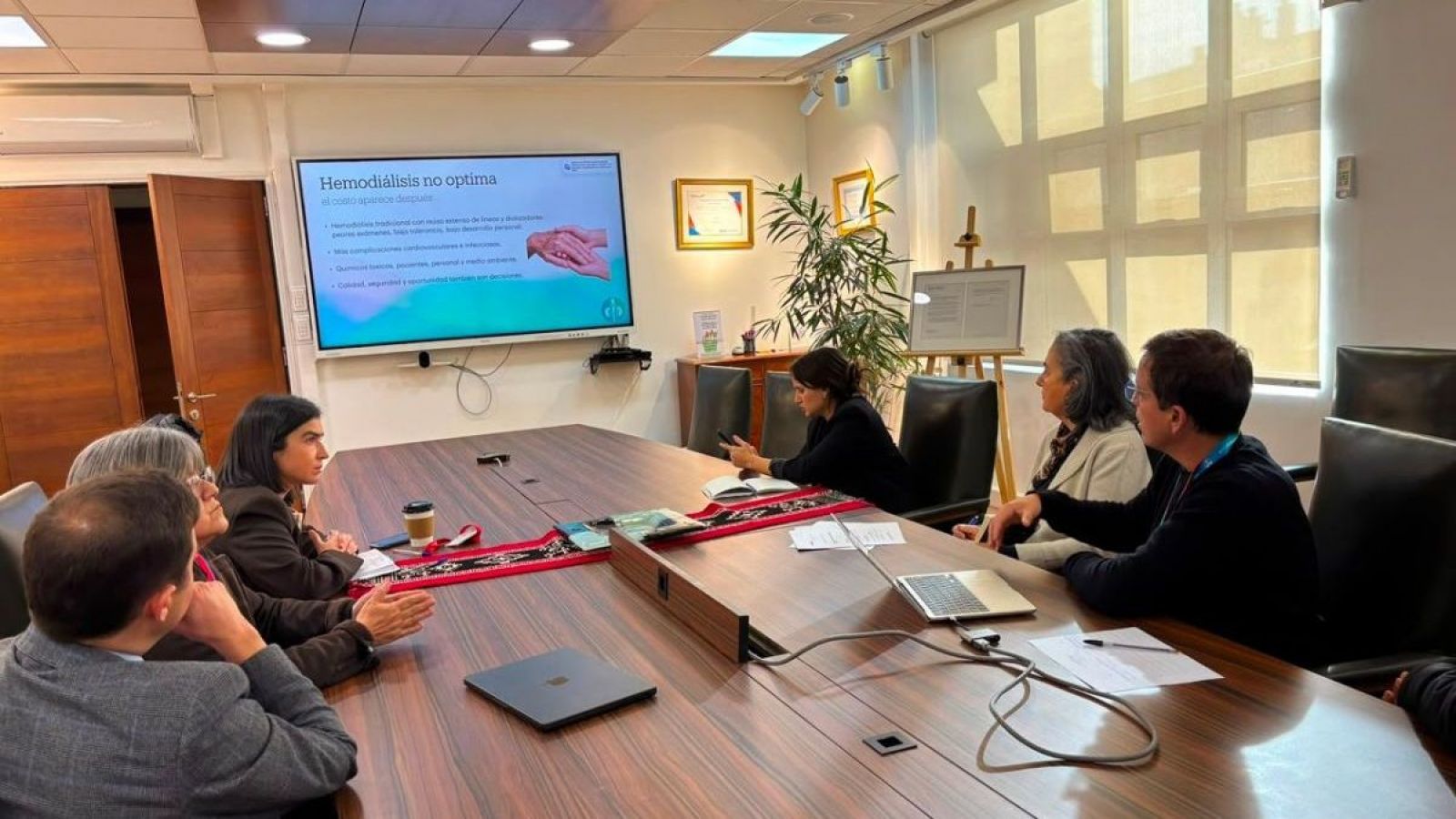 De cara al GES 2027: Expertos plantean a ministra de Salud los desafíos para pacientes renales
