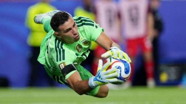 Mundial 2026: Alarma en Inglaterra por "los 10 trucos sucios del Dibu Martínez"

