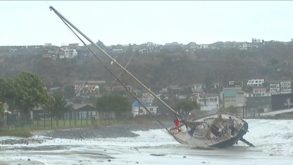 Marejadas arrastran embarcaciones en Coquimbo