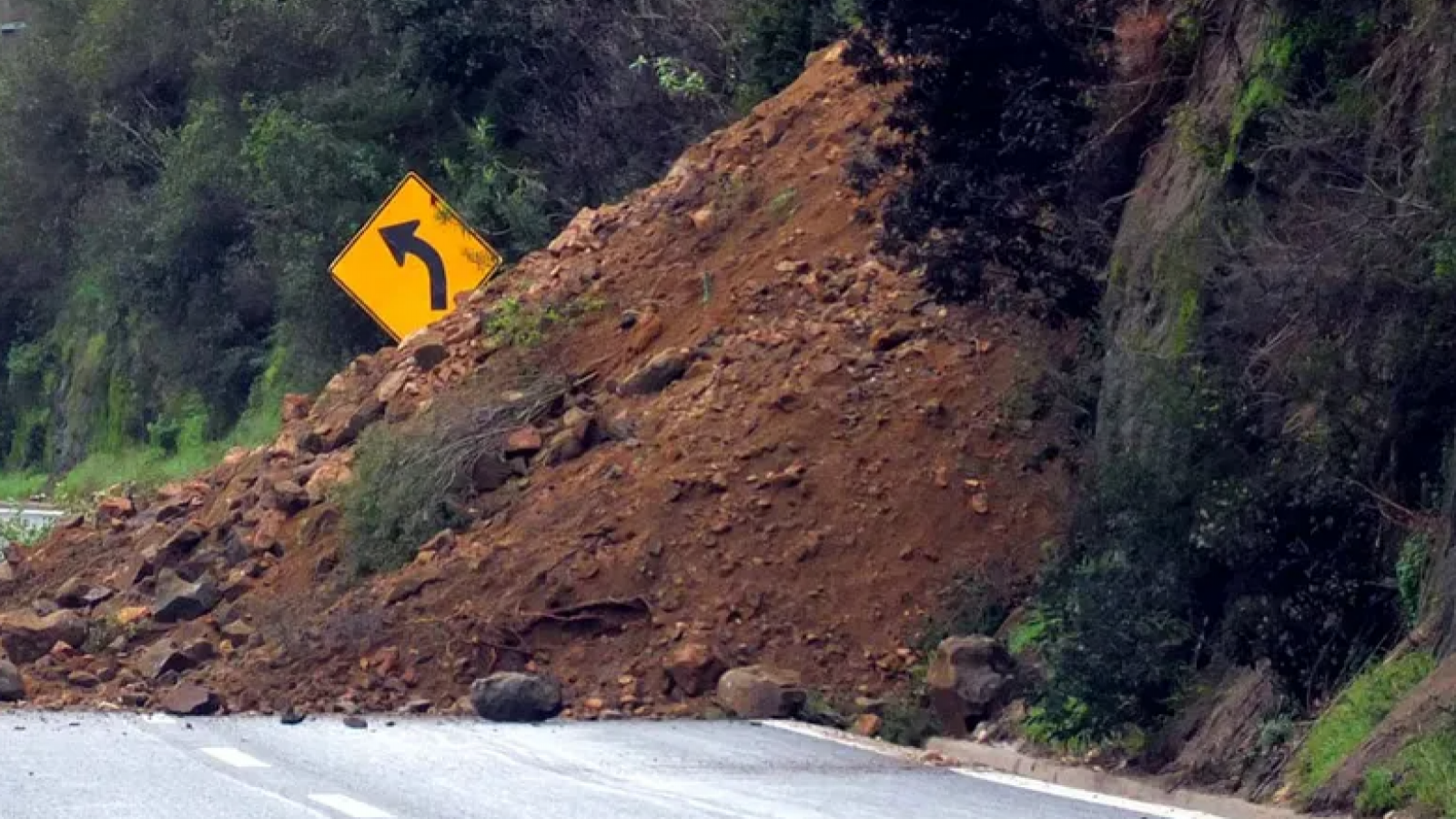 <p>Declaran Alerta Amarilla en San Juan de la Costa por riesgo de deslizamientos tras el sistema frontal</p>
