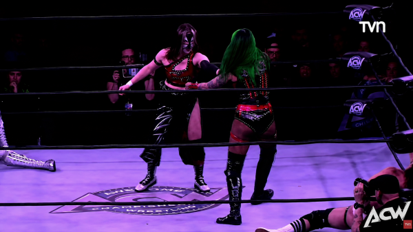 Así fue el intenso combate femenino en ACW
