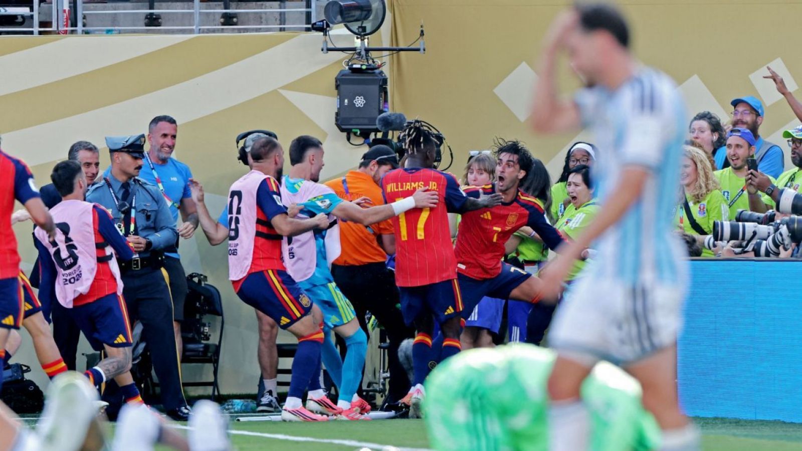 ¡Tiburón inmortal! Ferrán Torres emula a Andrés Iniesta y consagra a España campeón del Mundial 2026
