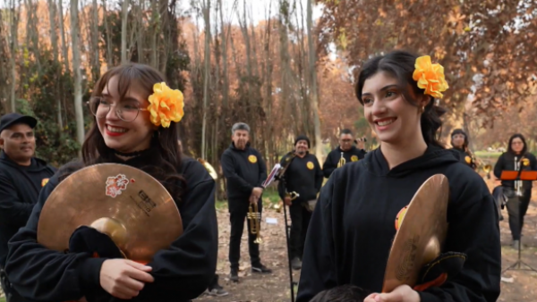 María Luisa Godoy se deleita con la música de las "Leyendas de Peñaflor"