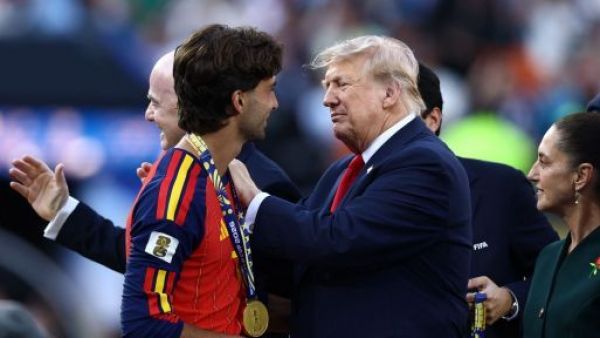 "La ignorancia es muy atrevida": El comentado gesto de Ferrán Torres a Trump durante festejo en España
