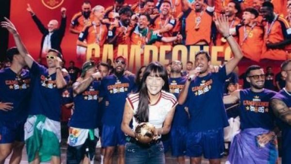 <p>Aitana puso banda sonora al segundo título mundial de España con su hit "SUPERESTRELLA"</p>Aitana puso banda sonora al segundo título mundial de España con su hit "SUPERESTRELLA"
