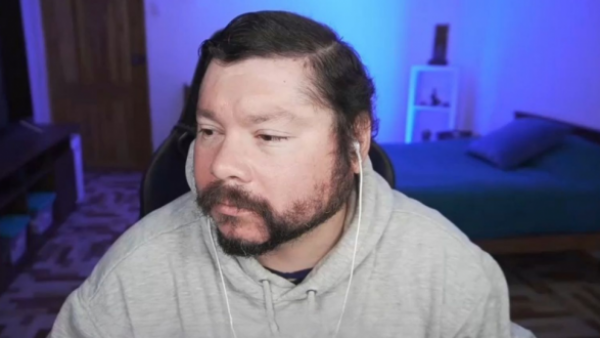 "Me estoy inundando": Streamer "Canal de Pancho" muestra el colapso del techo de su casa por lluvias
