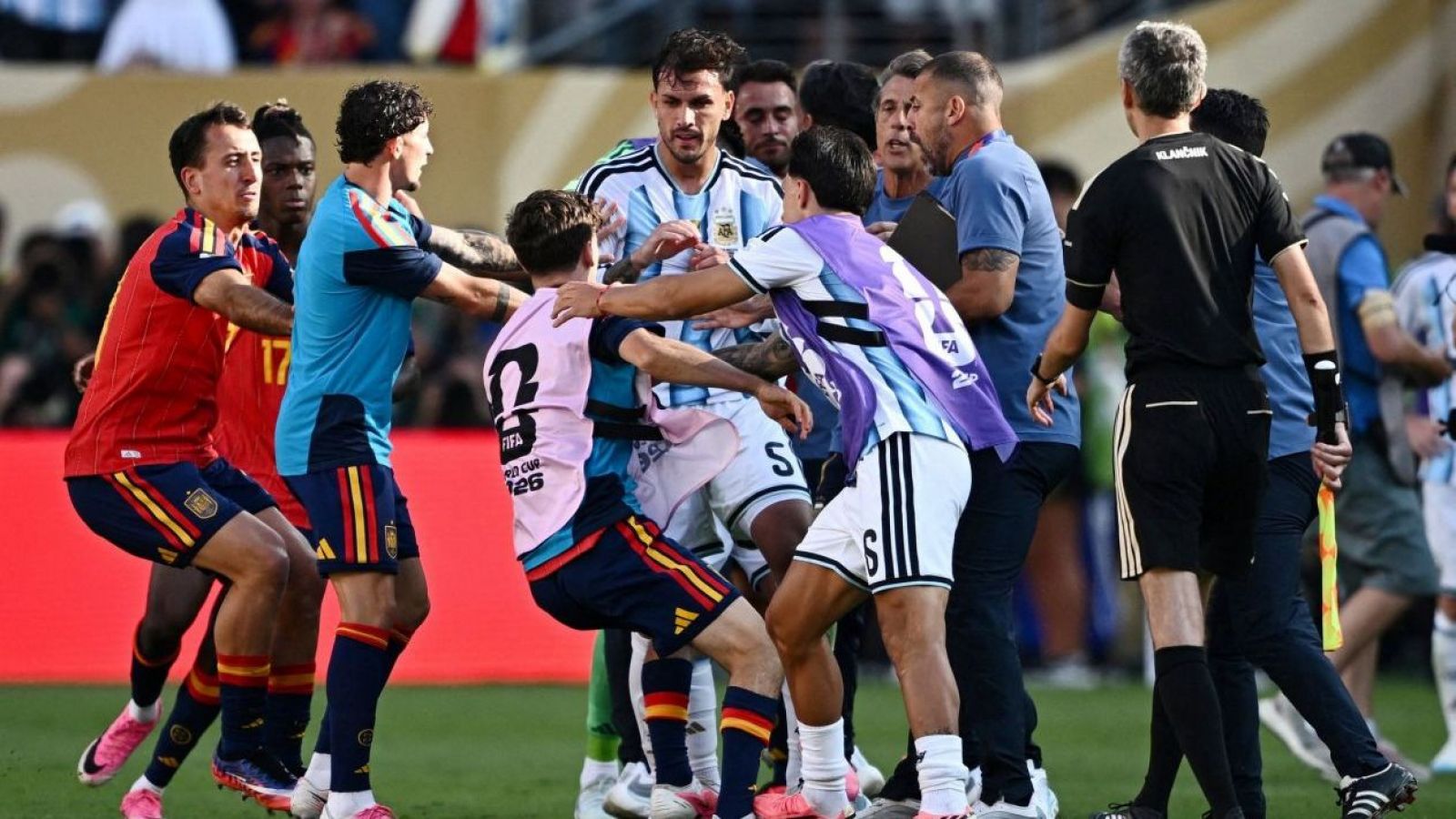 FIFA anuncia que investigará pelea que se produjo tras la final del Mundial
