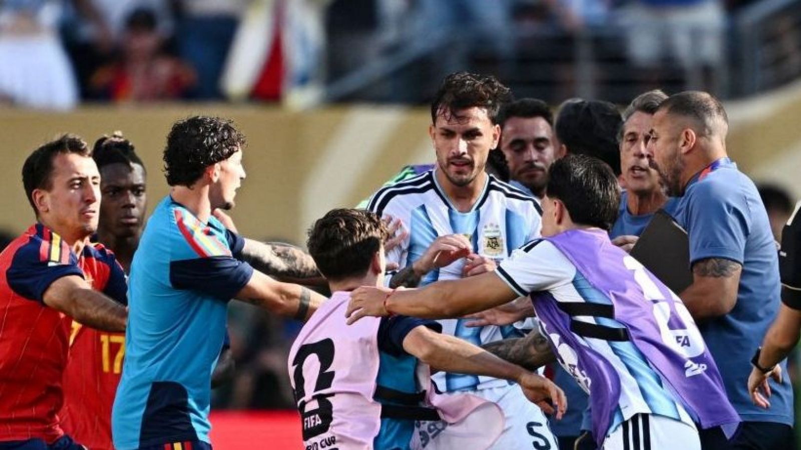"Le habría dado un cabezazo": El mensaje de Zlatan a Paredes tras pelea en la final del Mundial 2026
