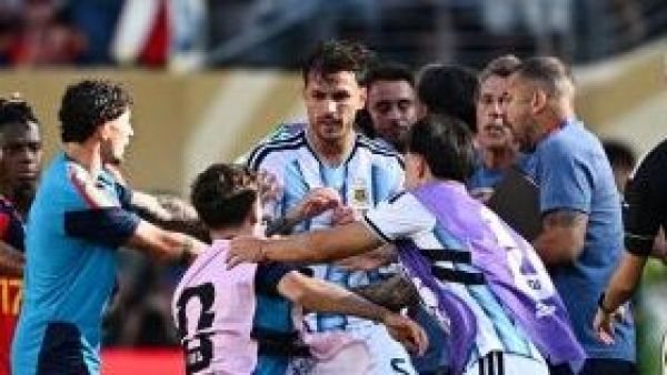 "Le habría dado un cabezazo": El mensaje de Zlatan a Paredes tras pelea en la final del Mundial 2026
