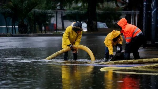 <p>Gobierno declara Zona Afectada por Catástrofe en 10 regiones tras sistema frontal</p>Gobierno declara Zona Afectada por Catástrofe en 10 regiones tras sistema frontal
