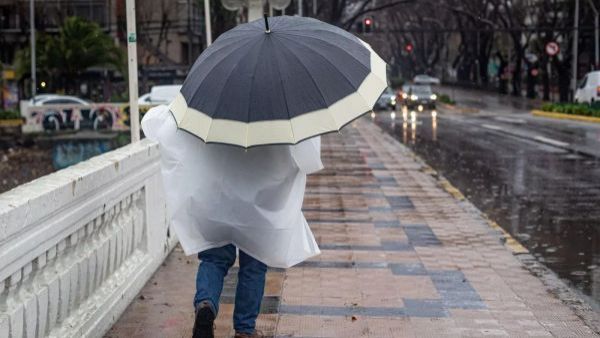<p>¿Cuándo vuelve la lluvia a Santiago? Meteorología anticipa nuevos chubascos</p>¿Cuándo vuelve la lluvia a Santiago? Meteorología anticipa nuevos chubascos
