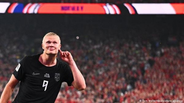 <p>La "Haalandmanía" llegó también a Latinoamérica, especialmente en Perú y en Colombia, donde más de mil niños llevan el nombre del delantero noruego.</p>Haaland, Messi o Mbappé: el Mundial bautiza a Latinoamérica
