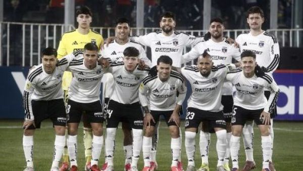 <p>Colo Colo sigue buscando opciones en el arco</p>Tras el "no" de Santiago Mele: Los dos arqueros mundialistas que asoman como posible "bombazo" en Colo Colo
