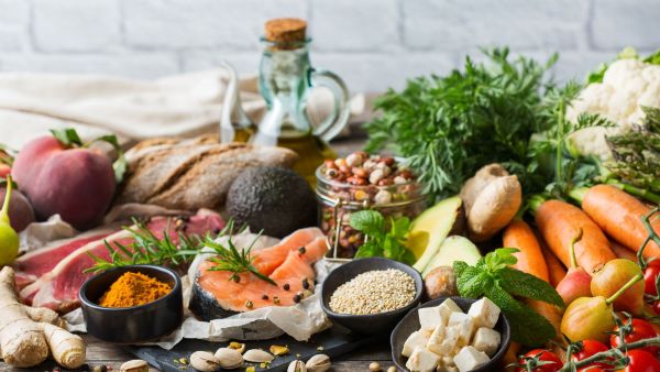 ¿Qué comer cuando estás resfriado? Los alimentos que realmente ayudan a recuperarte más rápido
