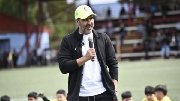 "Va a cometer errores": el mensaje de Claudio Bravo a Blanco y Negro por mercado de fichajes
