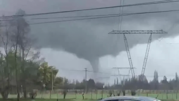 <p>Tornados en Ñuble: Destruyen viviendas en Chillán Viejo y dejan un lesionado</p>Tornados en Ñuble: Destruyen viviendas en Chillán Viejo y dejan un lesionado

