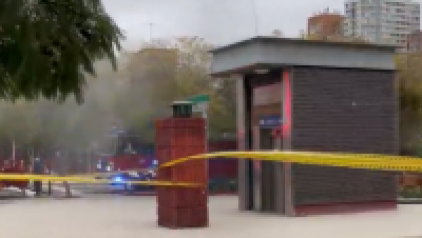 <p>Emanación de humo obliga a evacuar y cerrar cinco estaciones de la Línea 5 del Metro</p>Emanación de humo obliga a evacuar y cerrar al menos tres estaciones de la Línea 5 del Metro
